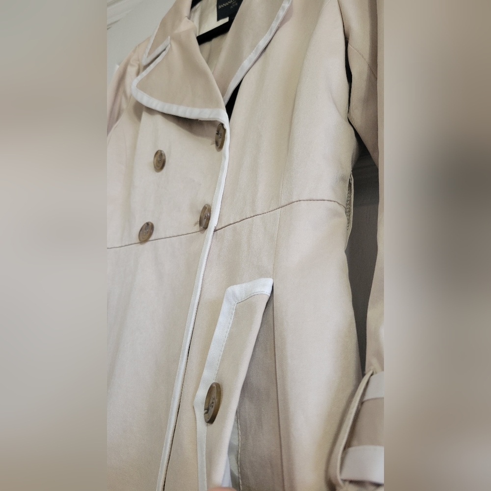 Banana Republic Beige Trench Coat - Picture 5 of 10